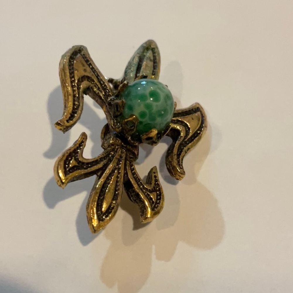 Vintage woman’s pin, gold tone with green stone